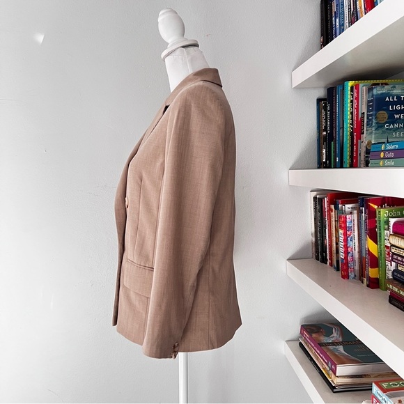 Aritzia Babaton Atelier Leonard Double-Breasted Beige Blazer size 2 - Picture 4 of 15